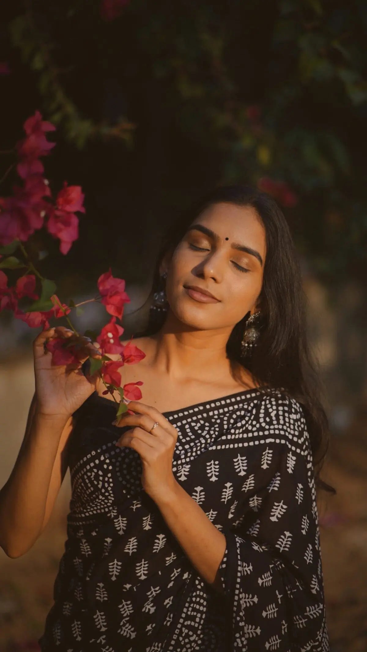 Black Leaf Design Cotton Linen Saree